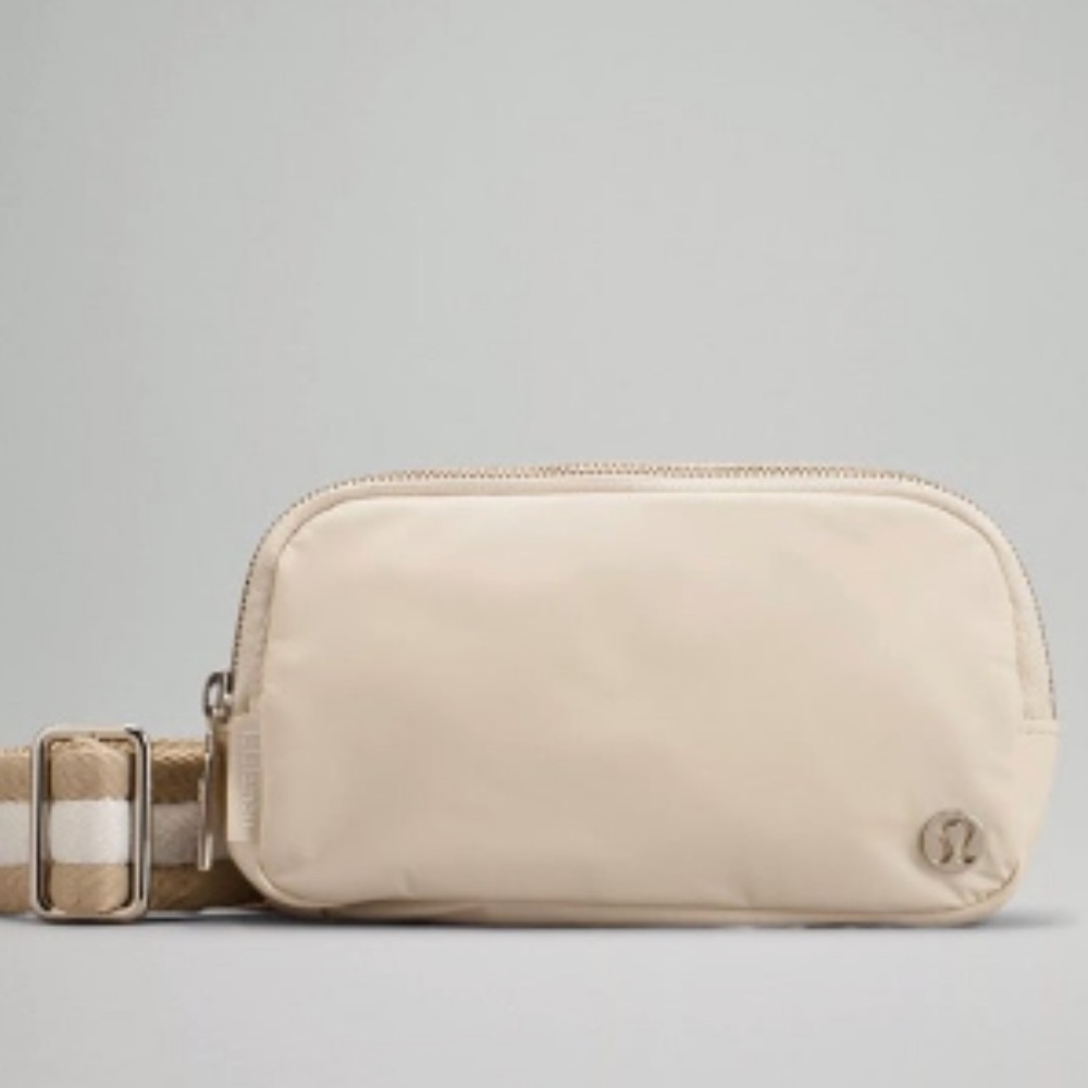 Like new White Opal/Trench Everywhere Belt Bag